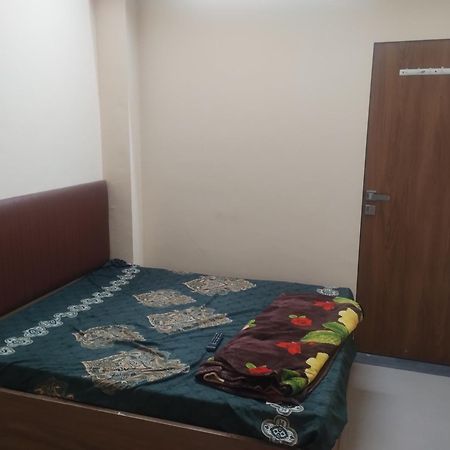 Hotel Metro Althan Surat Buitenkant foto