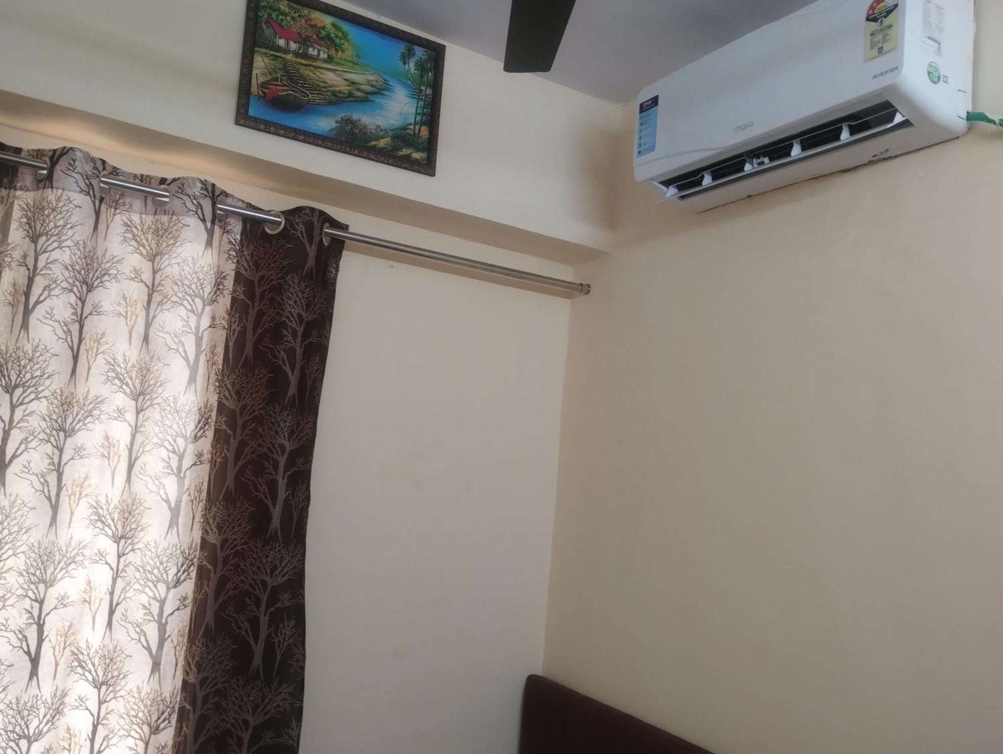 Hotel Metro Althan Surat Buitenkant foto